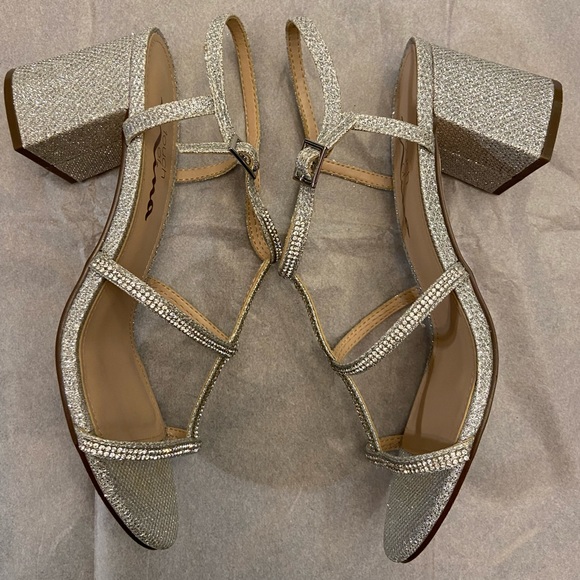 Gorgeous like-new bling sandals - Picture 5 of 10